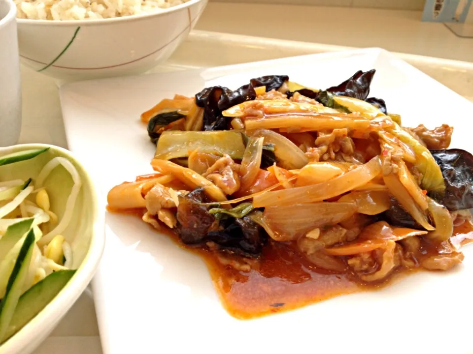 今日の社食は豚肉と野菜のオイスター炒め。540円。|ルーア・ブランカさん