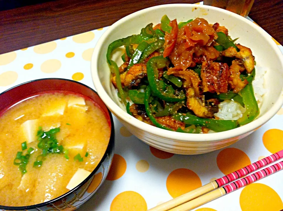 鰻丼と味噌汁。|ぴらこさん