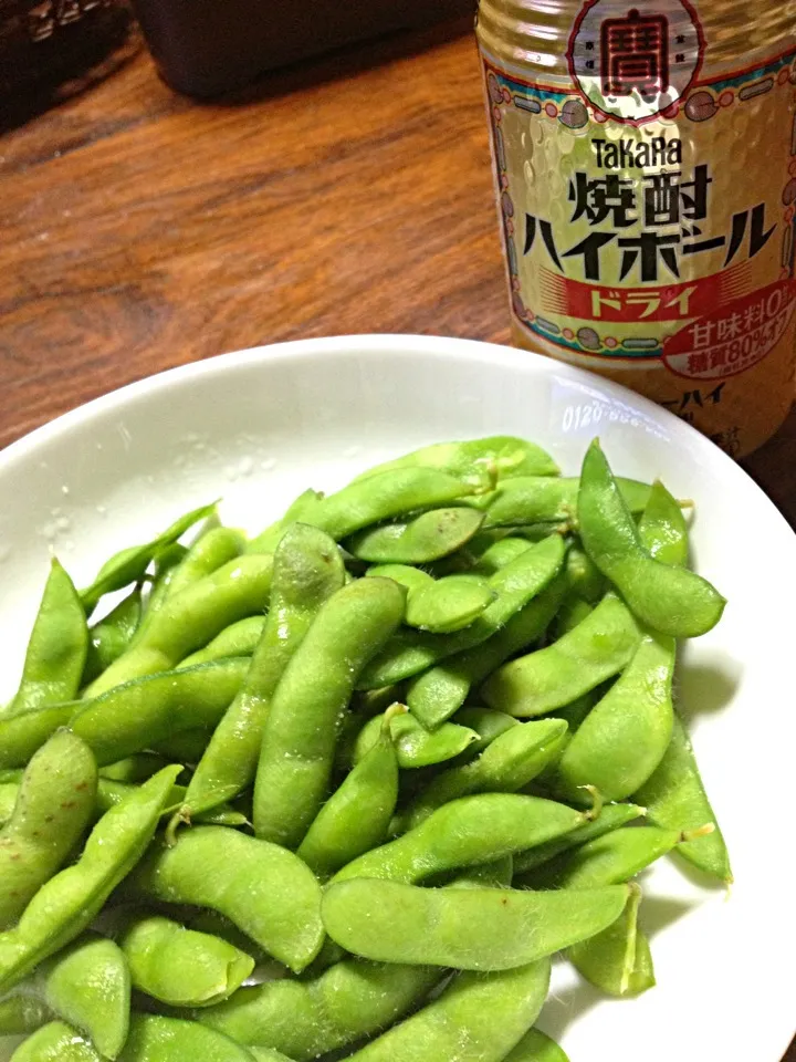 Snapdishの料理写真:枝豆＆焼酎ハイボール|hiroさん