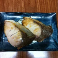 Snapdishの料理写真:ブリブリの塩焼き！|tomoyaさん