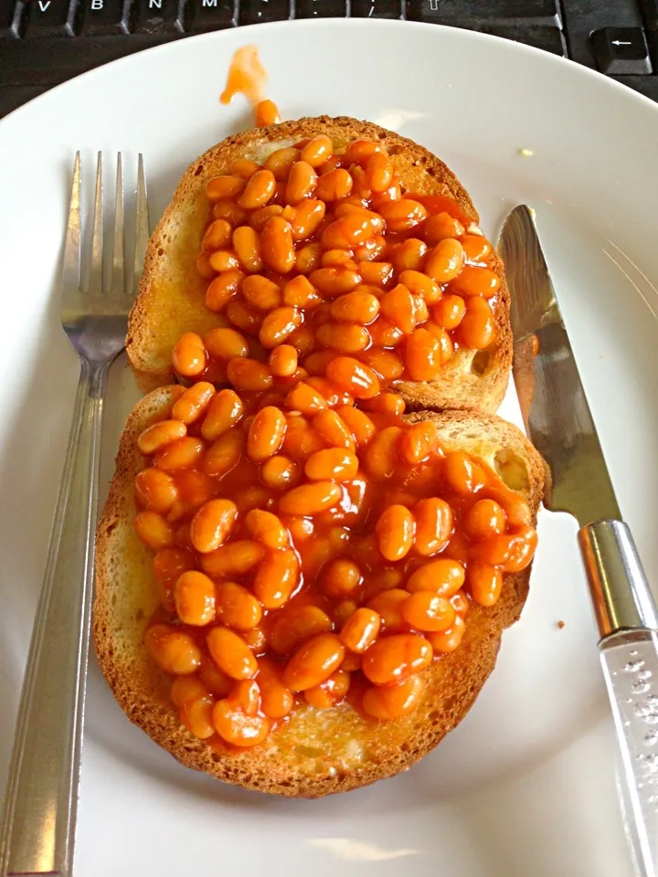 Snapdishの料理写真:Fiery beans with gluten free toast and dairy free spread|Tracy simpsonさん