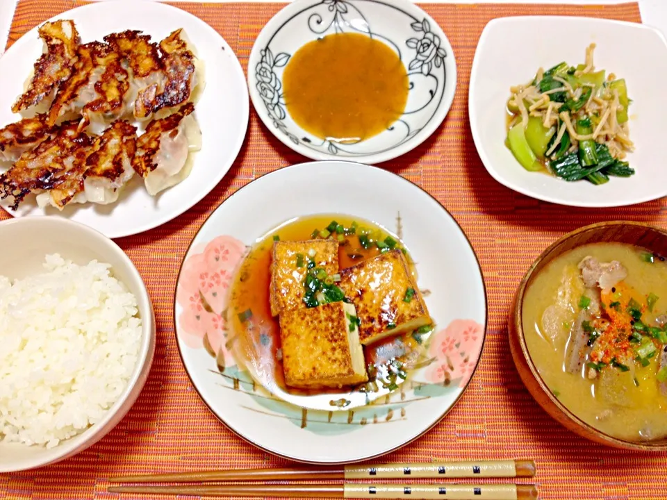 あんかけ厚揚げ、青梗菜とえのきの韓国風ナムル、焼き餃子、お味噌汁♡|yuiさん