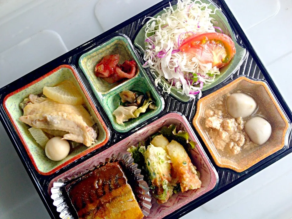 Snapdishの料理写真:日替り弁当 大根手羽先こっくり煮|kurita820さん