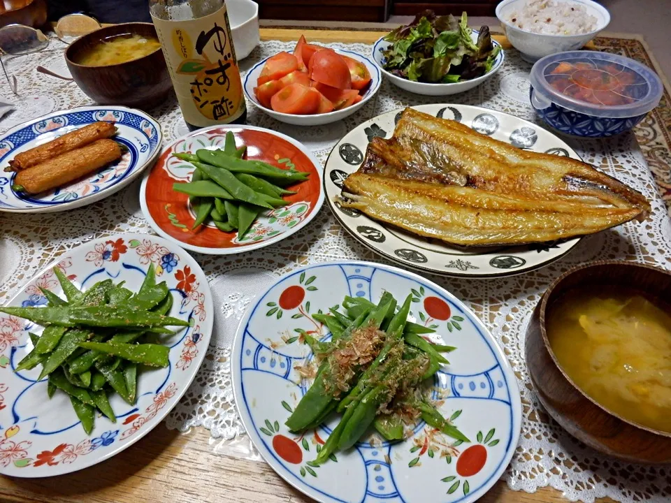 ご近所さんの畑でとれたマメは胡麻和え、おかか＆ポン酢、マヨでいただいたのだ（＾∇＾）札幌に戻るからビールはなしよ…>_<…|しーさん