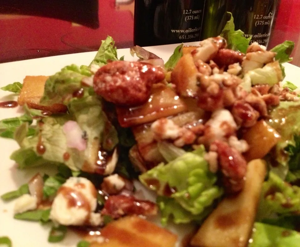 Roasted Apple, honey pecans and blue cheese salad|peggy waldonさん