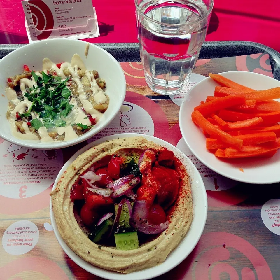 Hummus with vegetable salad and carrot sticks, roasted eggplant with tahini dressing and cilantro|Rianneさん