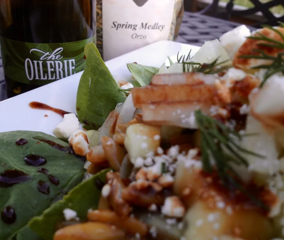 Spring Orzo with cucumber and onion Salad with apple balsamic and dill olive oil|peggy waldonさん