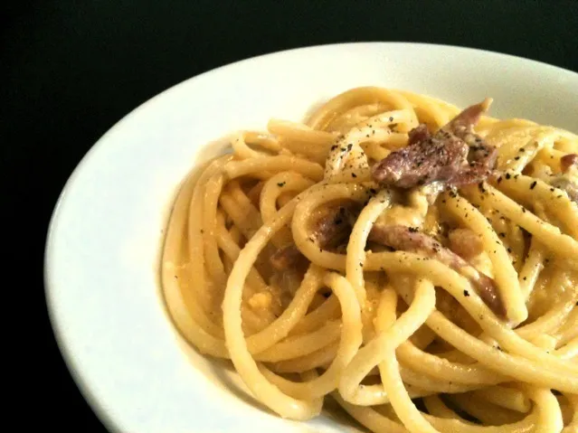 Snapdishの料理写真:Pasta alla carbonara (カルボナーラ)|小鍋 (pentolina)さん