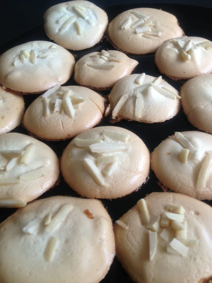 Almond Meriangue cookies|GiftAuksontabさん