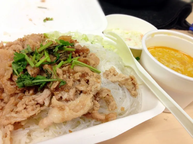 Snapdishの料理写真:Grilled pork and yellow curry take out|chan mitsuさん