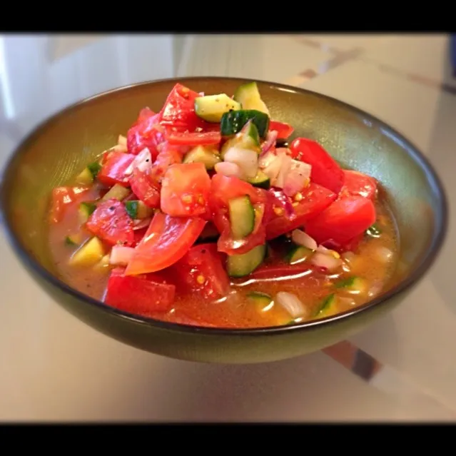 くららさんのスプーンで食べる‼夏のトマト🍅ときゅうりのサラダ作ったよー✨|ベルさん