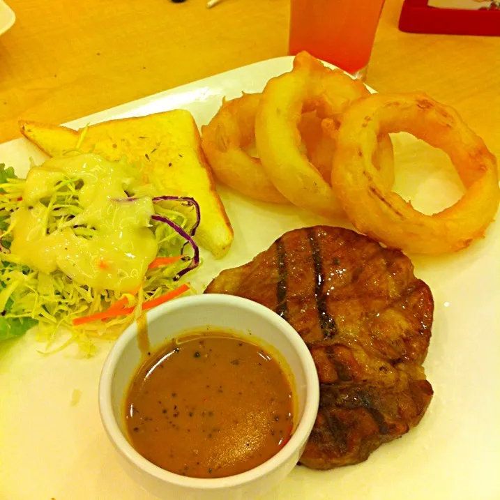 Kurobuta steak with onion rings|YNGさん