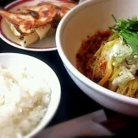 冷やし薬膳坦々麺(大辛)と旨味餃子