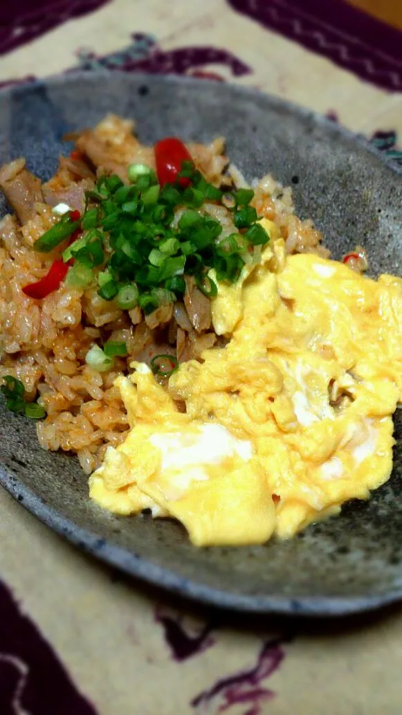 鶏王子に貰ったイナバのレッドカレー缶で
sudapさんの悶絶！炊き込み御飯|石田尚之さん