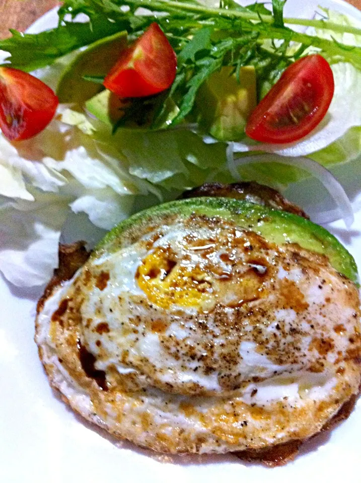 Fried egg in avocado今度は成功‼|Yoshinobu Nakagawaさん