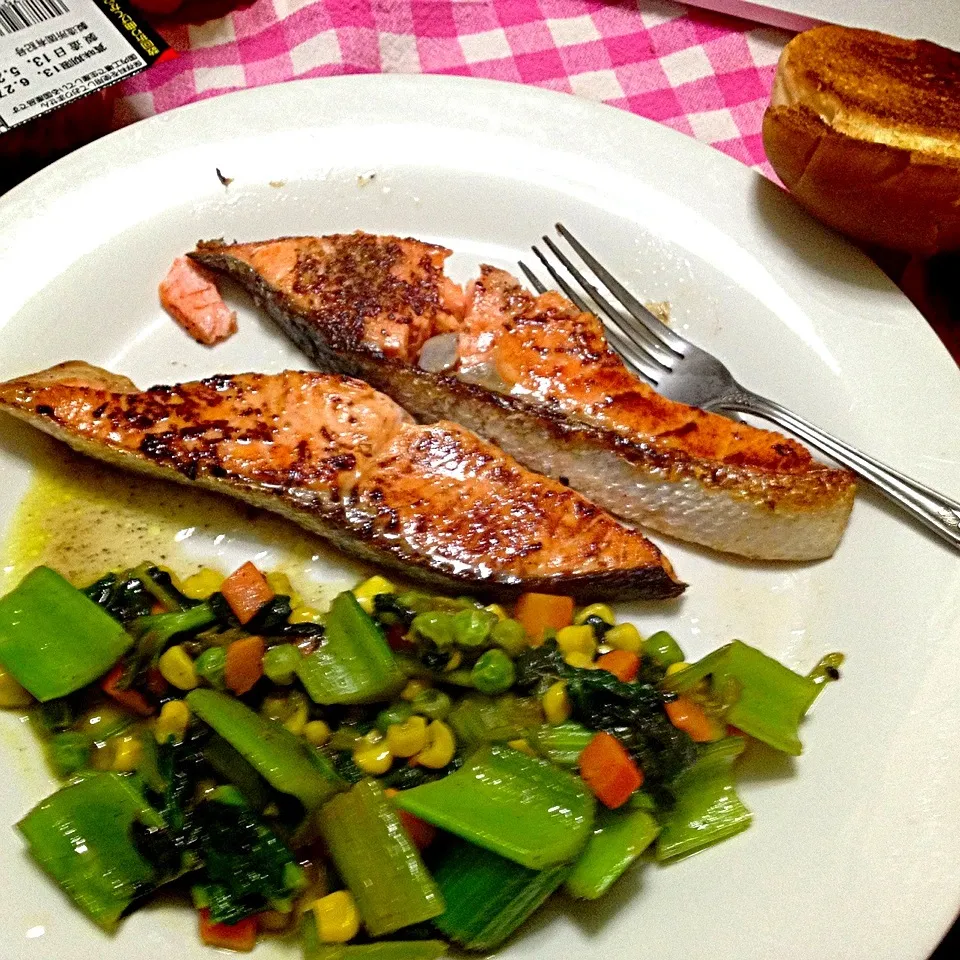 Snapdishの料理写真:Fried fish & vegetable in olive oil|elhamさん