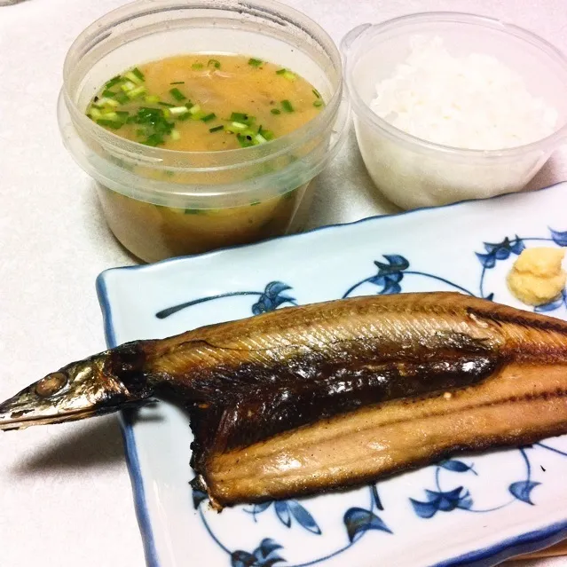 Snapdishの料理写真:130717-秋刀魚/白菜の味噌汁/ご飯  ¥180 #夕食|dune725さん