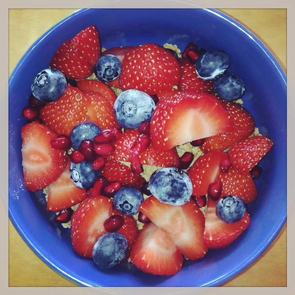 Special K w/ fresh berries|Kerry McAreaveyさん