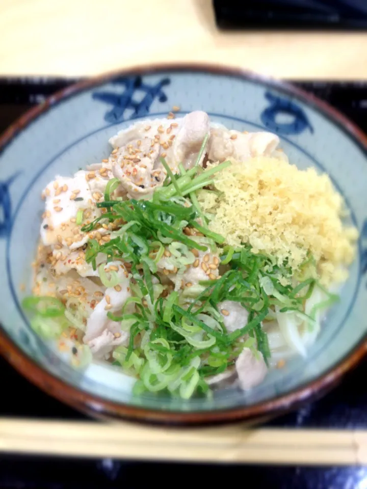 Snapdishの料理写真:胡麻だれ豚しゃぶうどん|らるふさん