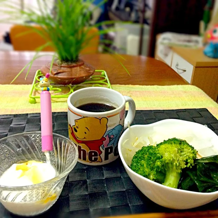 Snapdishの料理写真:サラダ＆蜂蜜ヨーグルト☕|マニラ男さん