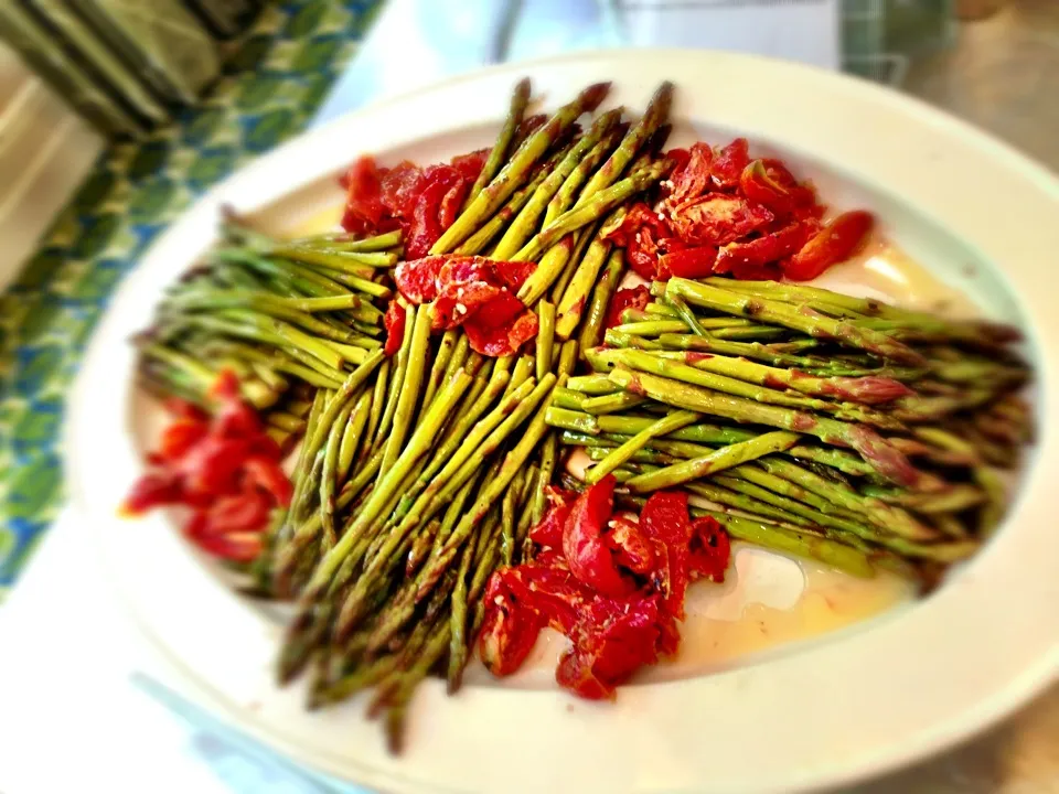 Asparagus dish with Tomatos|Maria Schlossbergさん