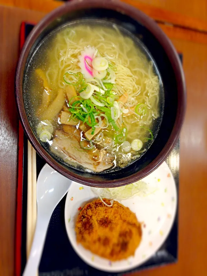 高山ラーメンと飛騨牛コロッケ|かえるさん