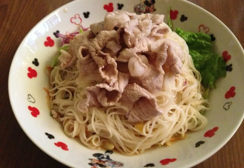 Snapdishの料理写真:冷しゃぶサラダ素麺|HaNaCUSo✿さん