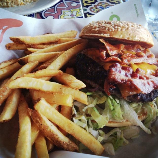 Bacon Cheeseburger/Kasie Chapin Snapdish[スナップディッシュ] (IDDXHuua)