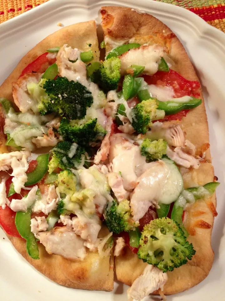 Chicken & Veggie Pizza|Kasie Chapinさん