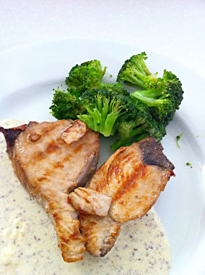 Snapdishの料理写真:Grilled Tuna with mustard sauce and broccoli|Nathalie Straversさん