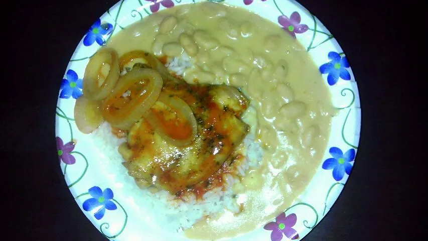 Haitian dish: white rice, white bean sauce, with chicken|Tara Louisさん