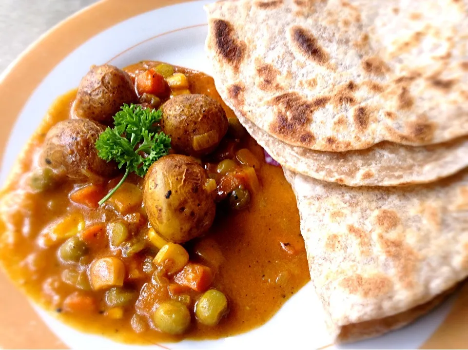 Potato and vegetable curry with Chappati|Candyさん