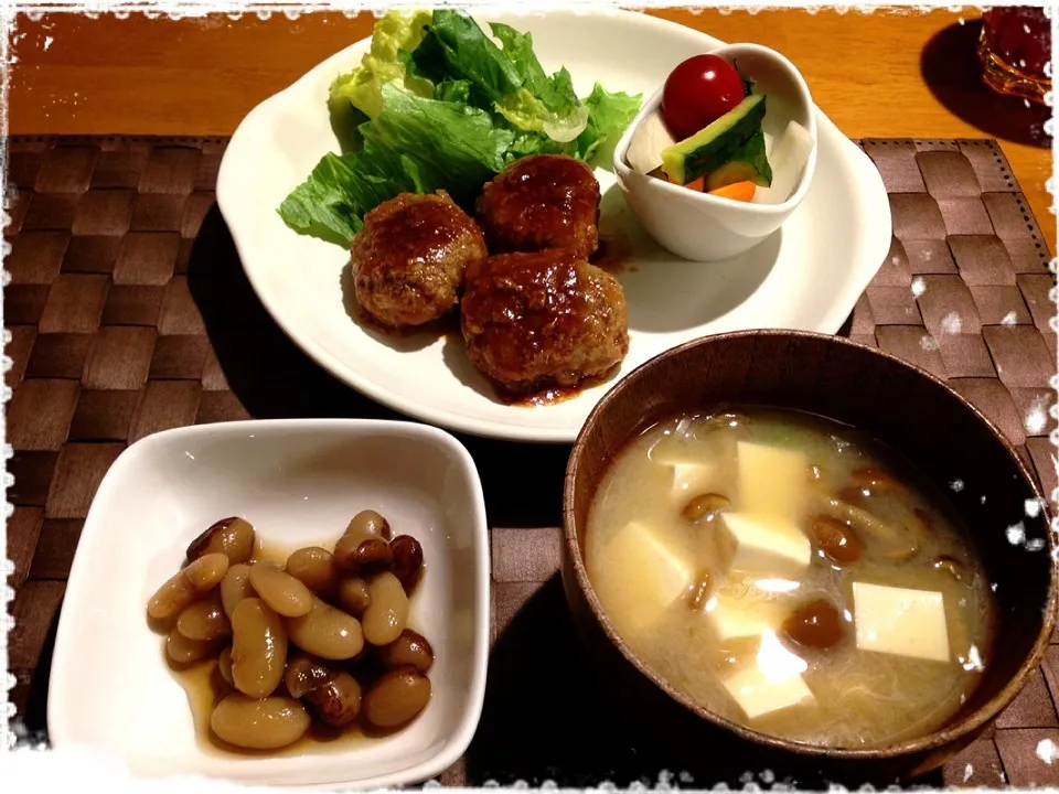 今日の晩ご飯 ハンバーグ・ピクルス・お豆さん(煮豆)・お味噌汁|よっしーさん