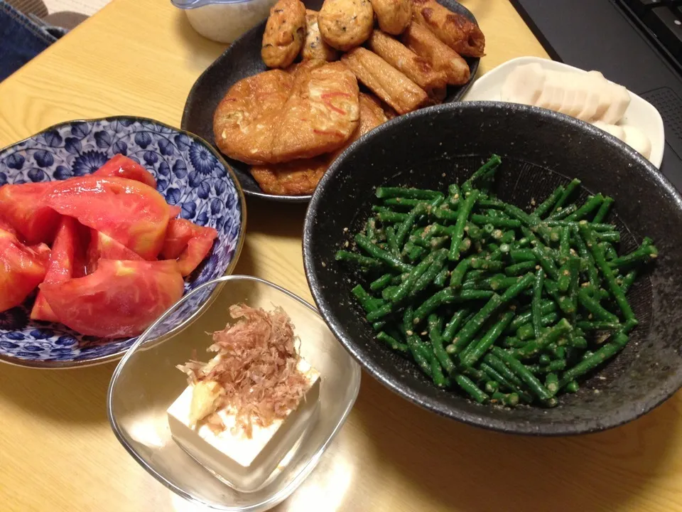 練り物の焼いたの、大根ぬか漬け、十六ささげの胡麻和え、冷奴、トマト。|liccaさん