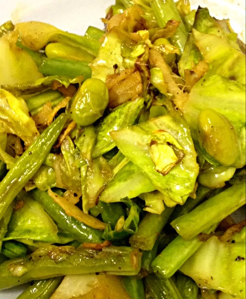 Snapdishの料理写真:Sauté green veg, にんにくと生姜たっぷりの緑野菜炒め|ずきみくさん