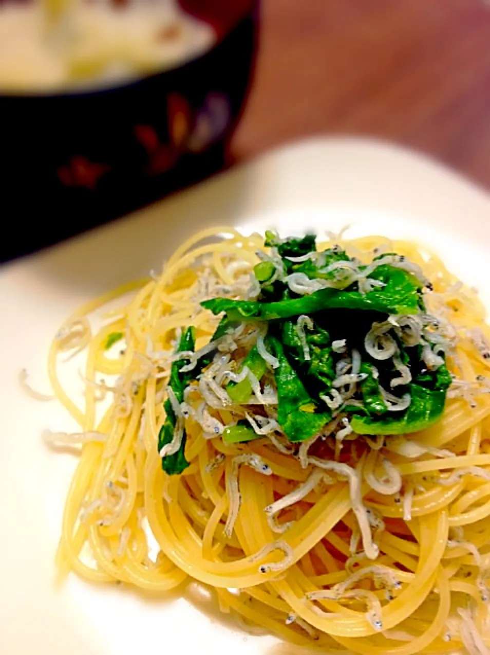 めんつゆオリーブオイルで     ほうれん草とちりめんじゃこの和風パスタ☆ Pasta with spinach and baby sardines|Minia♥️さん