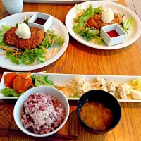 Snapdishの料理写真:キャベツのさくさくメンチカツ定食♢お惣菜ビュッフェ♢やさい家めい|なっちさん