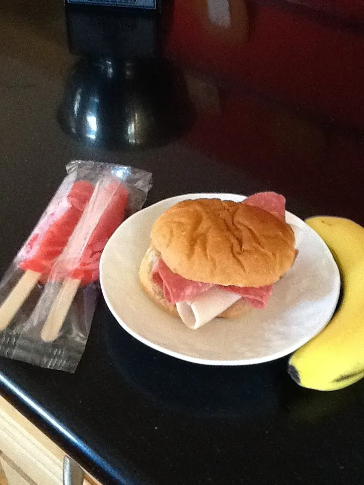 Sandwich white bread salami turkey ham and butter banana and popsicle|Ashlyn Dogsさん