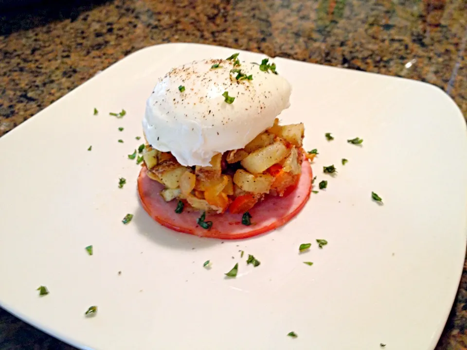 Breakfast potatoes with ham and a Poached egg|Jakeさん