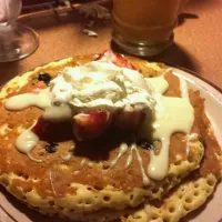 blueberries pancake w/a twist of strawberry whip cream|shei gさん