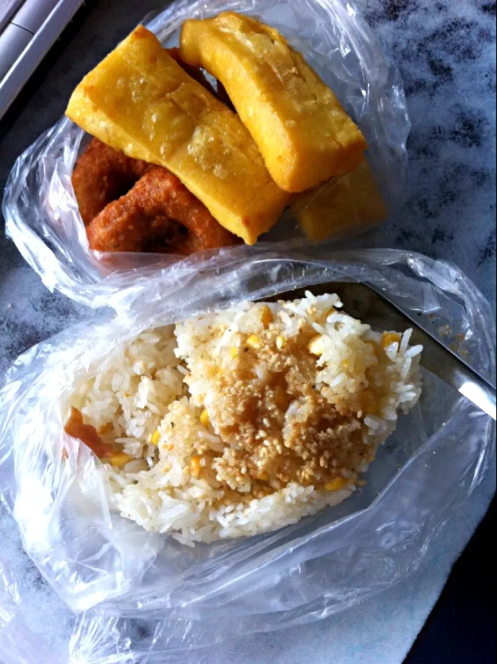 Sticky Rice & fried tofu(Myanmar Food)|ToeEi EiMonさん