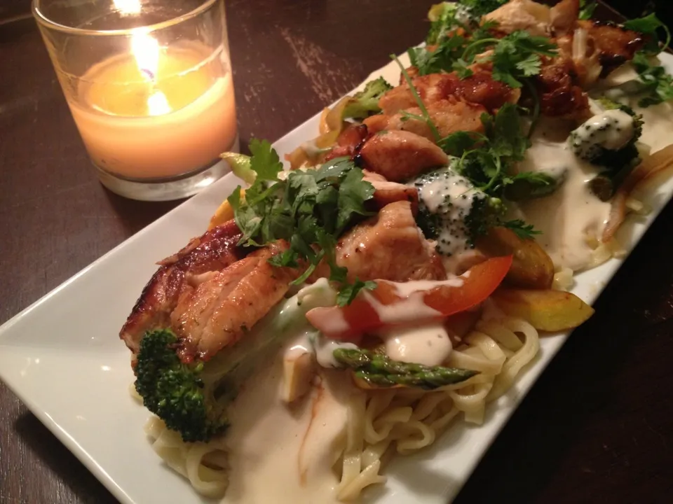 Linguine with Alfredo sauce, veggies and Hawiian chicken|Clint Hillさん