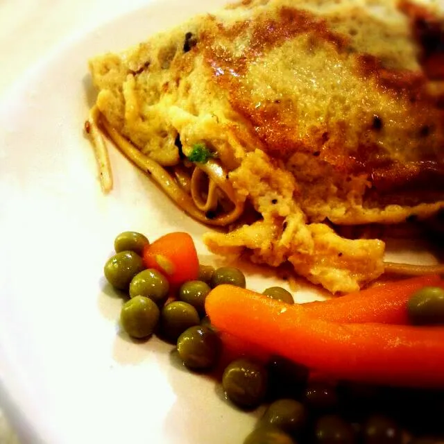 fried egg noodle wrap|Nattha Siriwansilpeeさん