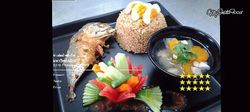 Snapdishの料理写真:ข้าวผัดน้ำพริกโจร|orawan suksomwatさん