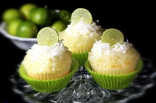 Key lime pie cupcakes !!|mya comstockさん