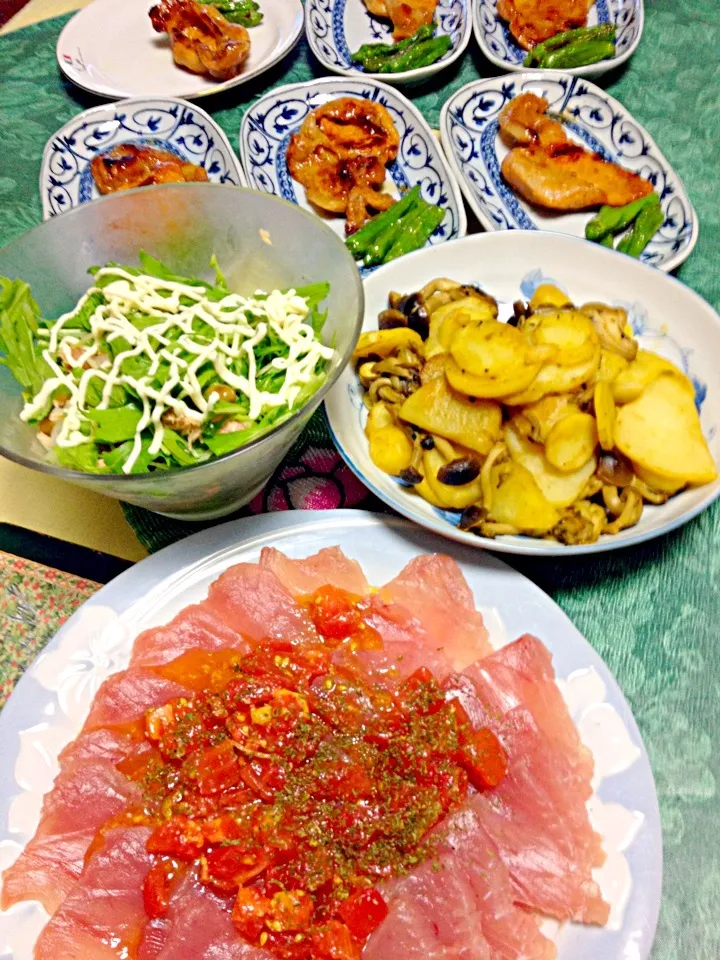 妹作✨びんちょうマグロのカルパッチョ・🐷味噌漬け焼き・ビーンズと水菜のサラダ・ポテトとしめじのカレーソテー・揖保の糸でお疲れさま〜🍺😘|ちーねーさん