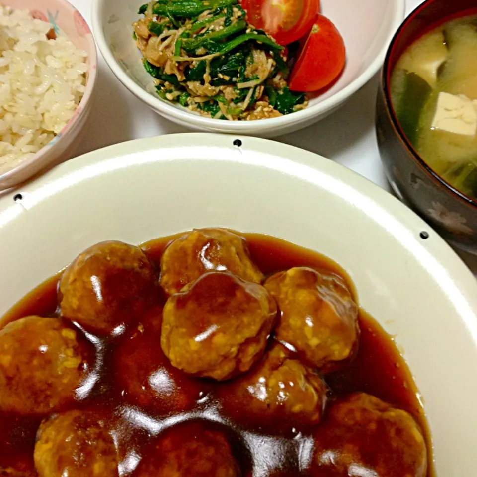 肉団子の甘酢あんかけ・ほうれん草とツナのゴマ和え・豆腐と茗荷の味噌汁|綾乃さん