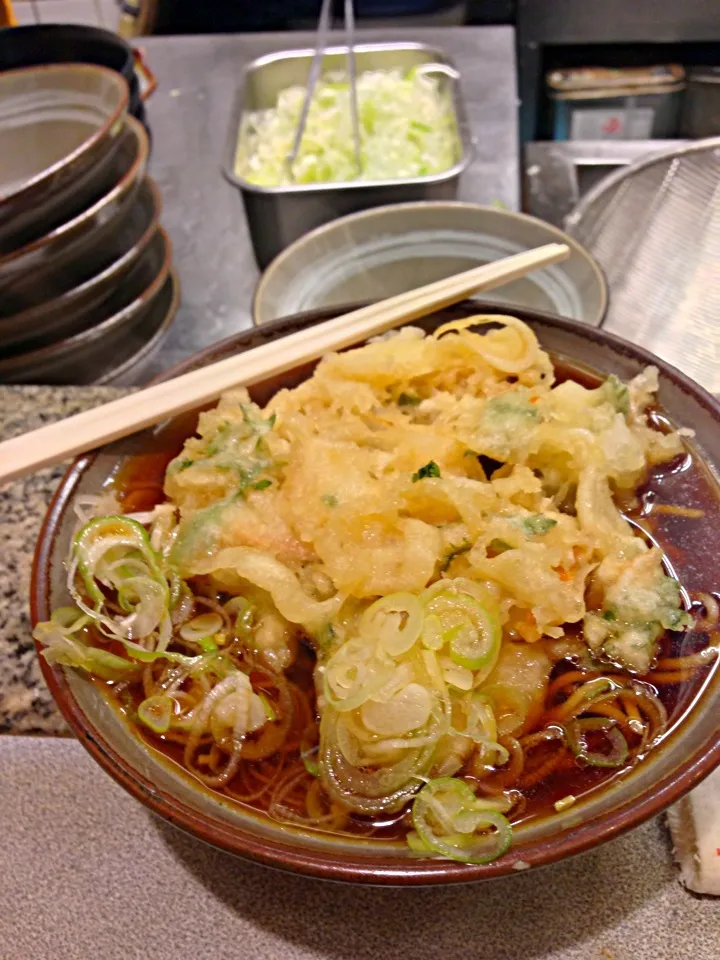 飲んべぇ横丁の天ぷらそば…飲んだ後のシメ|酒井秀樹さん