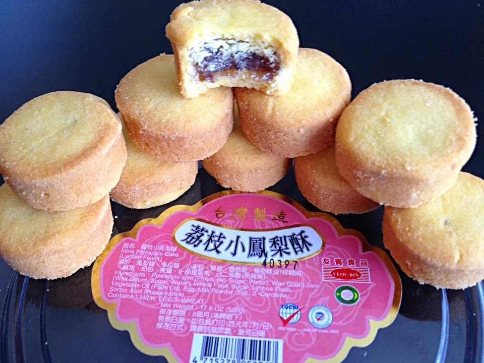 Snapdishの料理写真:Lychee Flavored Mine Pineapple Cakes|ajさん