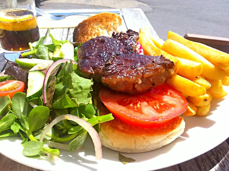 Steak sandwich, salad and chips|Nicole Avisさん